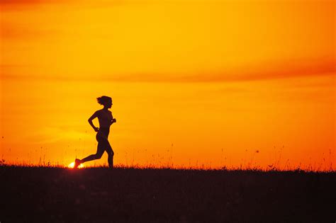 運動 効果 いつから ～ なぜ朝のランニングは夜よりも効果的だとされるのか？